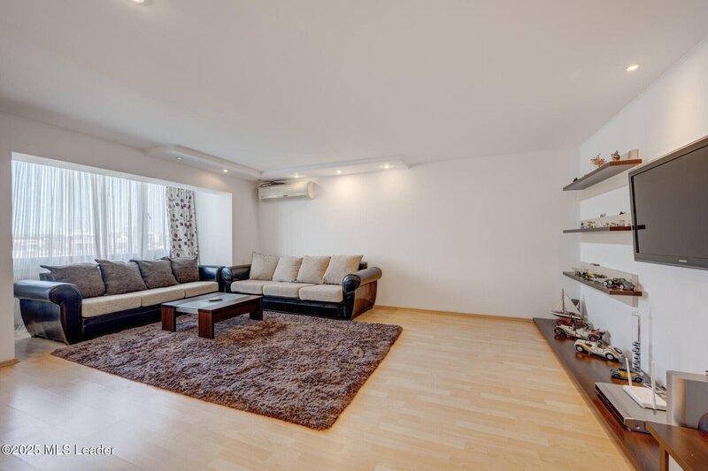 Aviatiei, apartament 3 camere 95 mp,